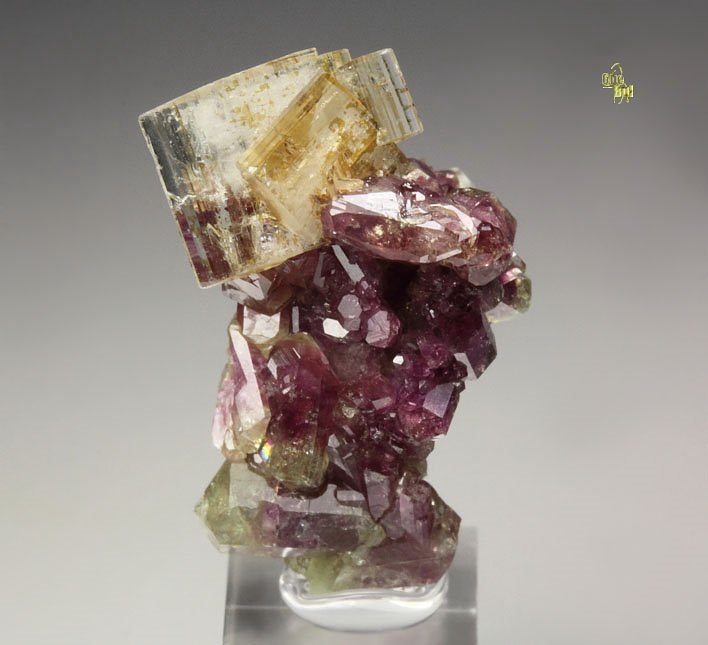 VESUVIANITE var. MANGANOAN, DIOPSIDE