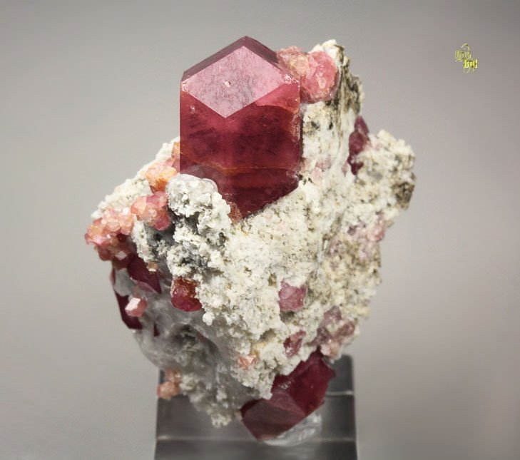 GARNET var. GROSSULAR