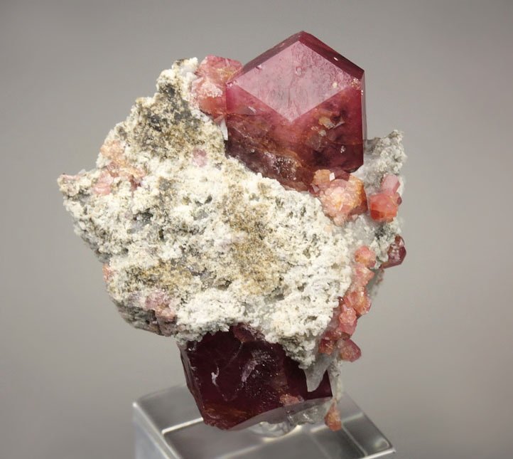 GARNET var. GROSSULAR