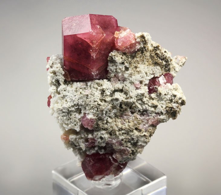 GARNET var. GROSSULAR