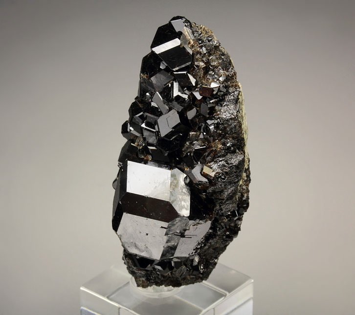 GARNET var. ANDRADITE var. MELANITE