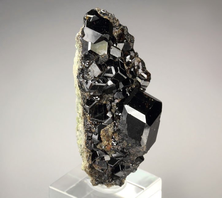 GARNET var. ANDRADITE var. MELANITE