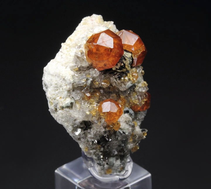 gem GARNET var. SPESSARTINE, QUARTZ 