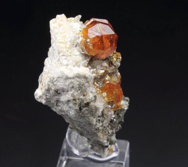 gem GARNET var. SPESSARTINE, QUARTZ 