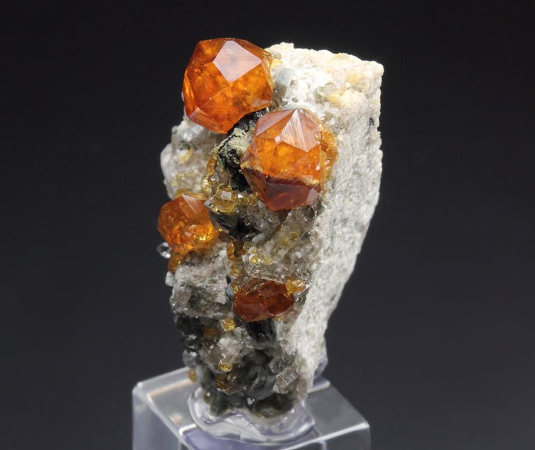 gem GARNET var. SPESSARTINE, QUARTZ 