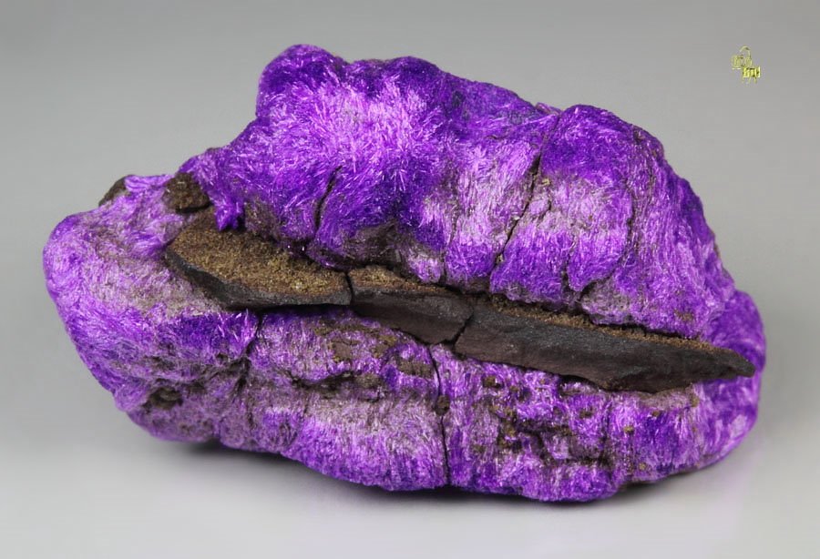 crystallized SUGILITE