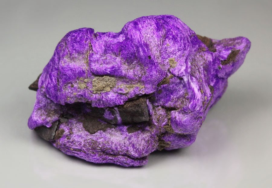 crystallized SUGILITE