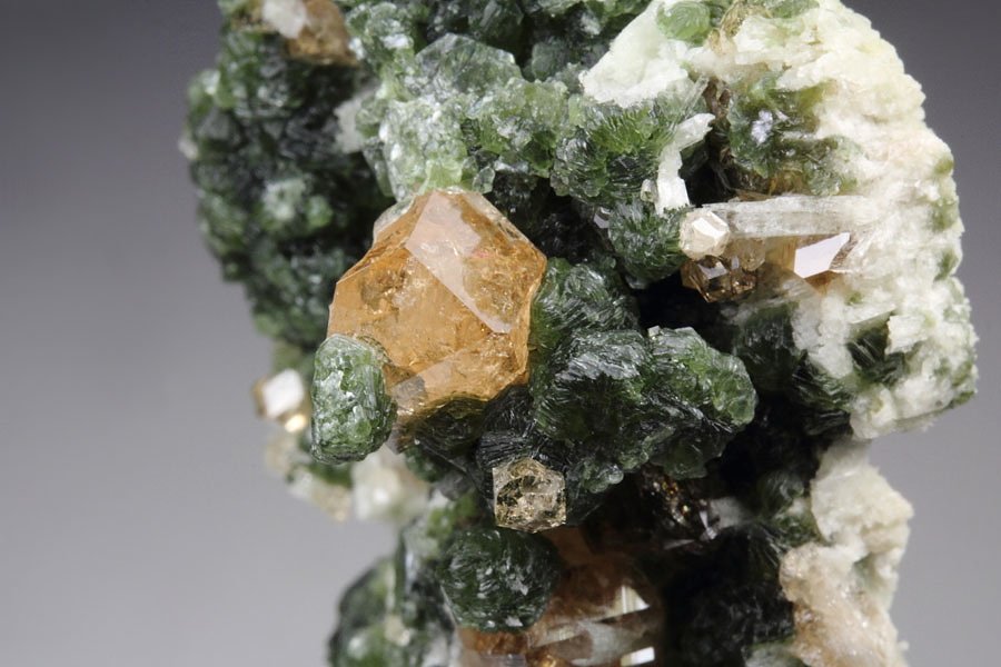 gem GARNET var. GROSSULAR, CLINOCHLORE, DIOPSIDE