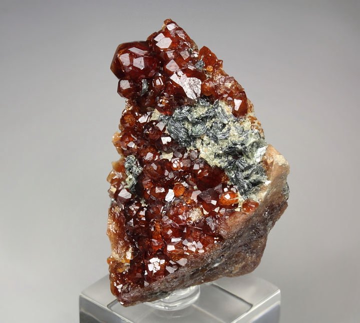 gem GARNET var. HESSONITE, CLINOCHLORE