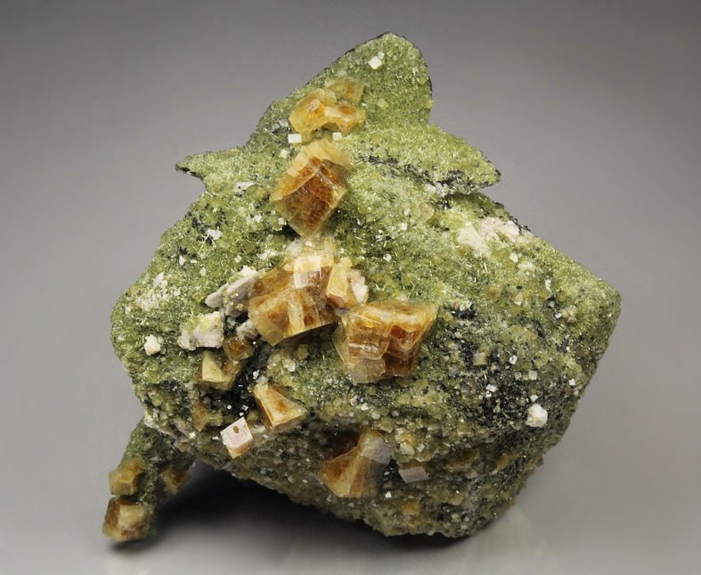 QUARTZ var. SMOKY, CHABAZITE, EPIDOTE, ORTHOCLASE