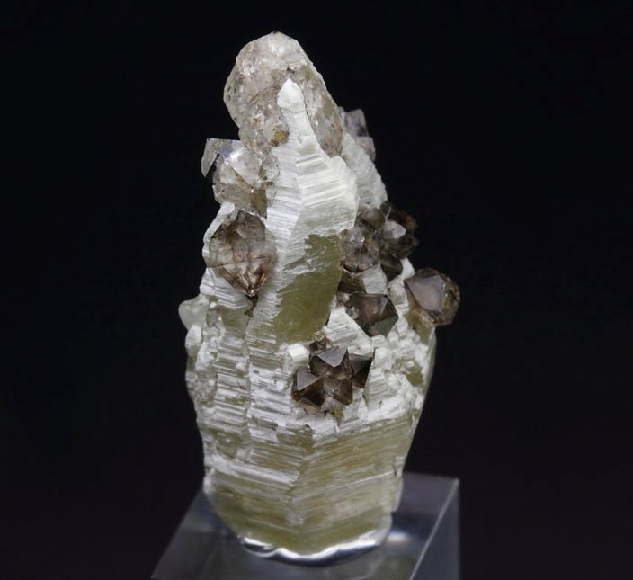 WELOGANITE, QUARTZ var. SMOKY