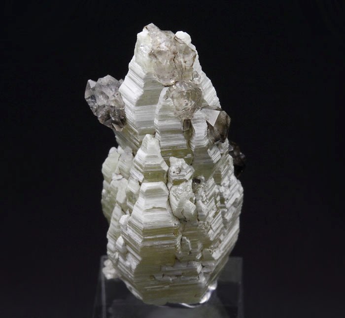 WELOGANITE, QUARTZ var. SMOKY