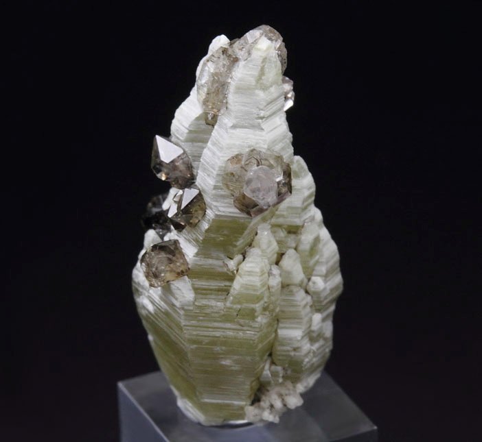 WELOGANITE, QUARTZ var. SMOKY