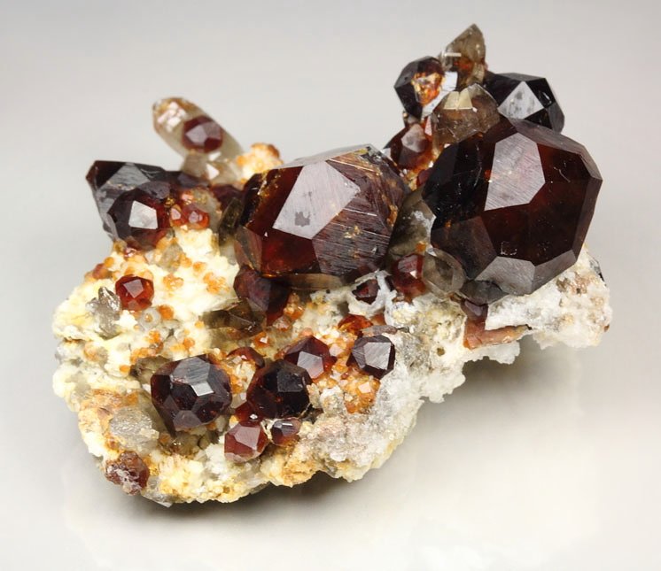 gemmy GARNET var. SPESSARTINE, QUARTZ var. SMOKY