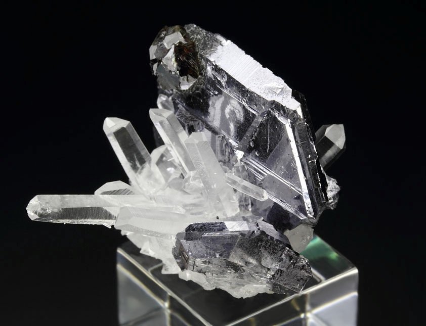 GALENA - SPINEL LAW TWIN, QUARTZ, SPHALERITE var. CLEIOPHANE