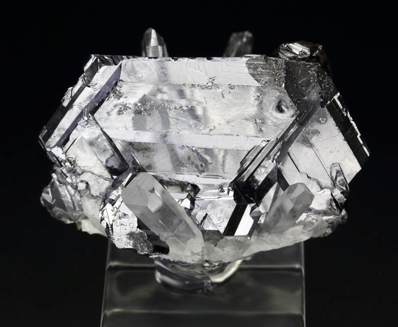 GALENA - SPINEL LAW TWIN, QUARTZ, SPHALERITE var. CLEIOPHANE