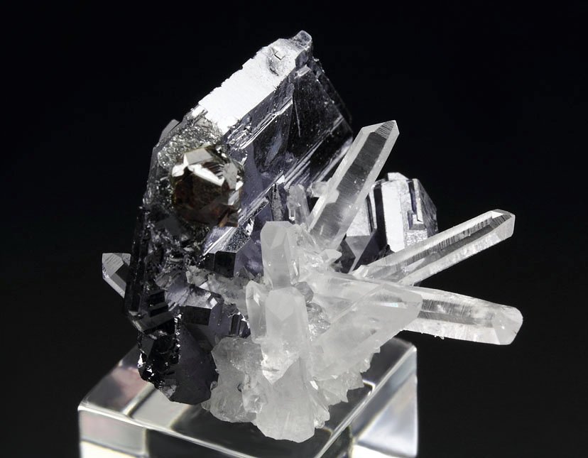 GALENA - SPINEL LAW TWIN, QUARTZ, SPHALERITE var. CLEIOPHANE