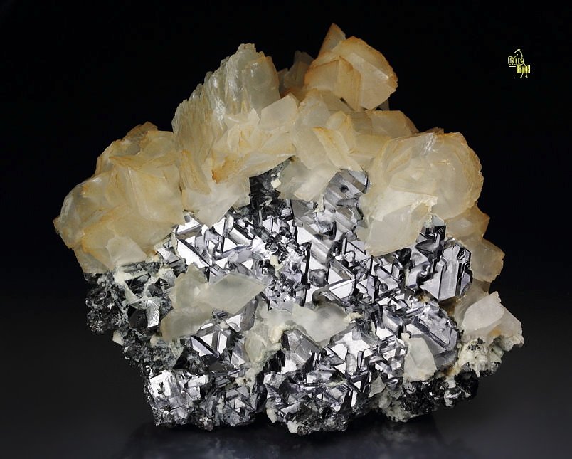 new find - GALENA - SPINEL LAW TWIN, CALCITE