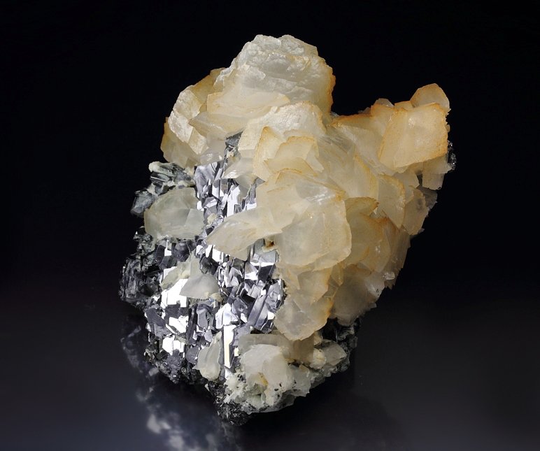 new find - GALENA - SPINEL LAW TWIN, CALCITE