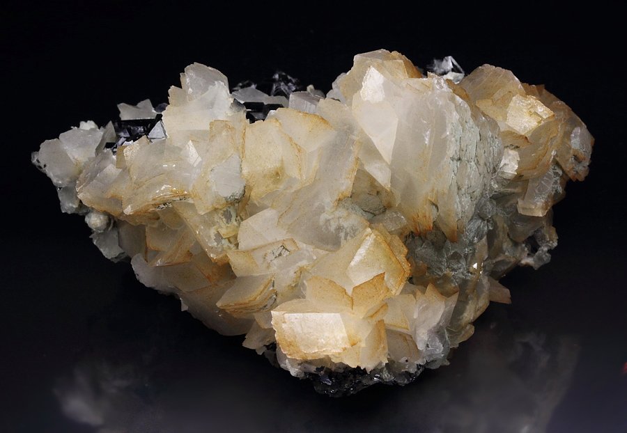 new find - GALENA - SPINEL LAW TWIN, CALCITE