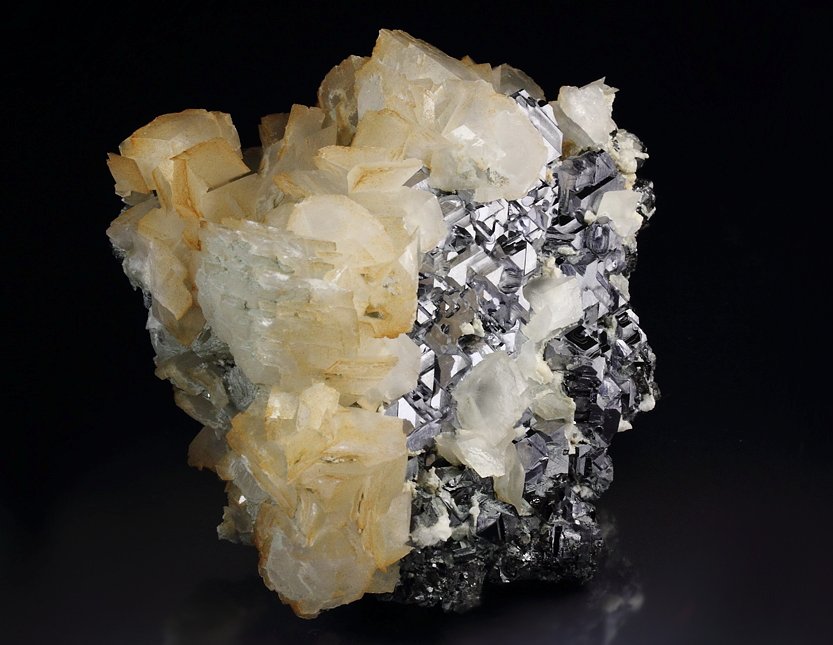 new find - GALENA - SPINEL LAW TWIN, CALCITE