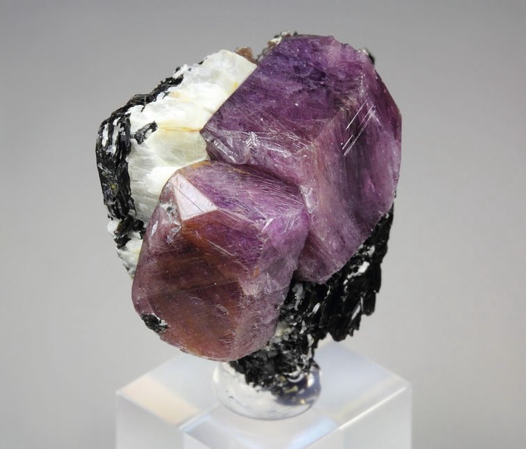 CORUNDUM var. RUBY, MUSCOVITE