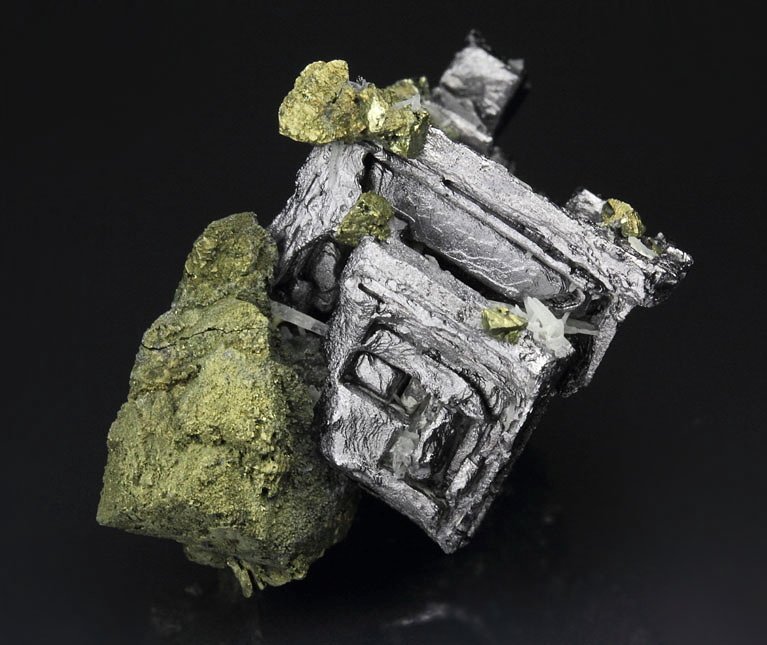 new find - skeletal GALENA, CHALCOPYRITE, QUARTZ