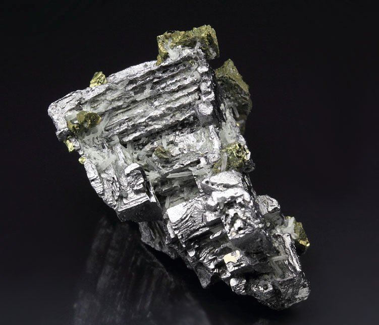 new find - skeletal GALENA, CHALCOPYRITE, QUARTZ