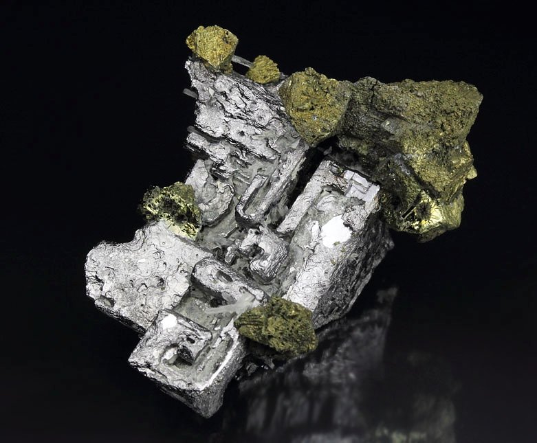 new find - skeletal GALENA, CHALCOPYRITE, QUARTZ