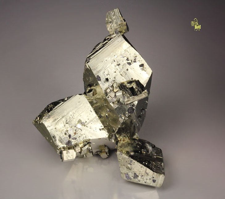 twinned PYRITE floater