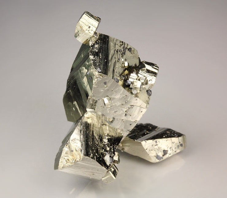 twinned PYRITE floater