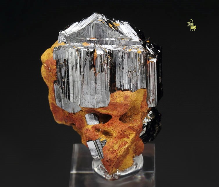 RUTILE cyclic twinning, LIMONITE