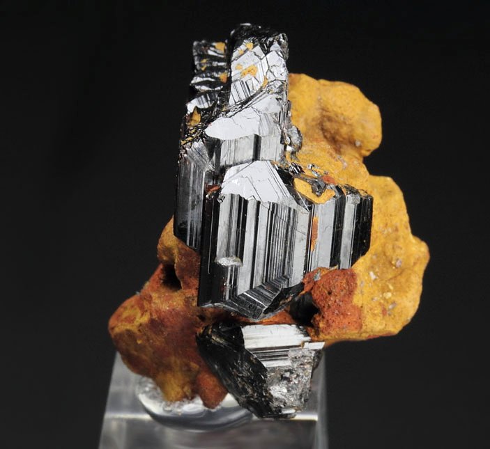 RUTILE cyclic twinning, LIMONITE