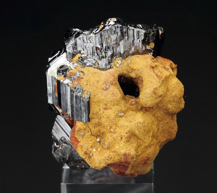 RUTILE cyclic twinning, LIMONITE