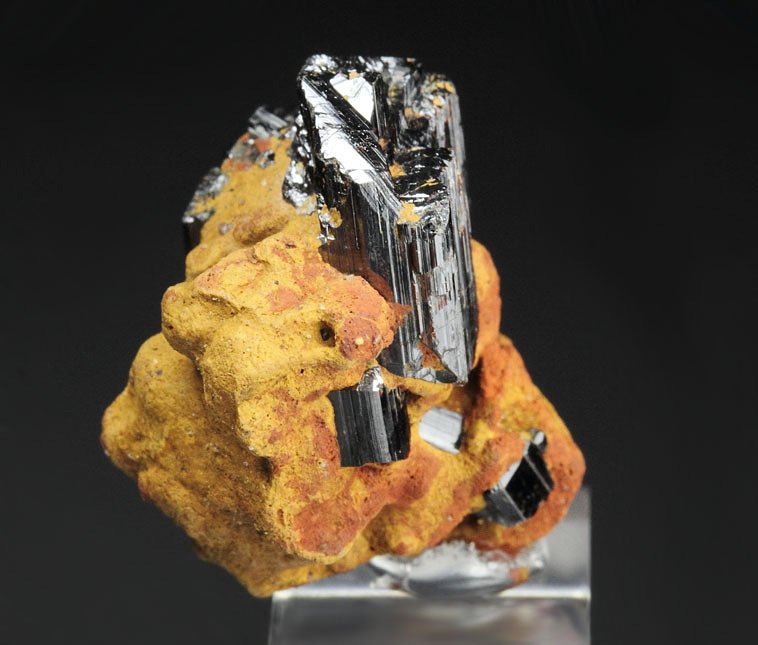 RUTILE cyclic twinning, LIMONITE