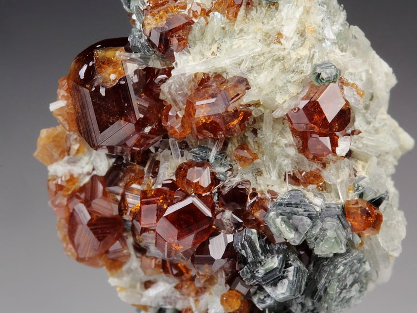 gem GARNET var. HESSONITE, DIOPSIDE, CLINOCHLORE