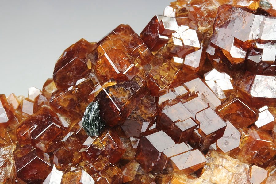 gemmy GARNET var. HESSONITE, CLINOCHLORE