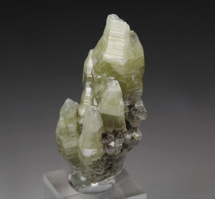 WELOGANITE, QUARTZ var. SMOKY