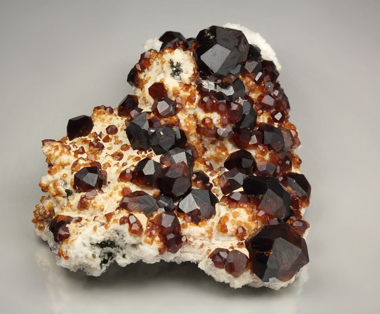 gemmy GARNET var. SPESSARTINE