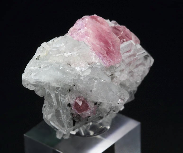 PEZZOTTAITE, TOURMALINE var. ELBAITE, ALBITE var. CLEAVELANDITE