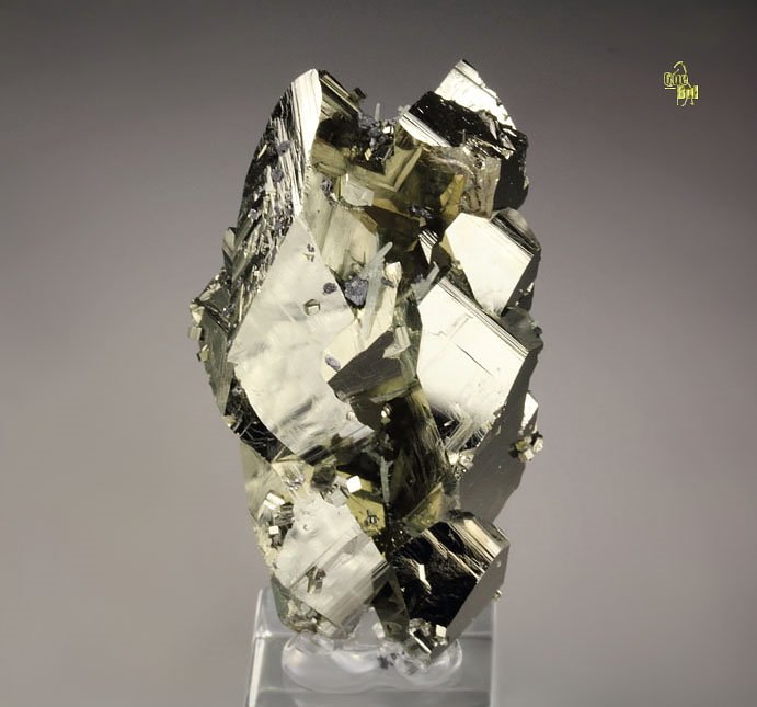 twinned PYRITE, QUARTZ