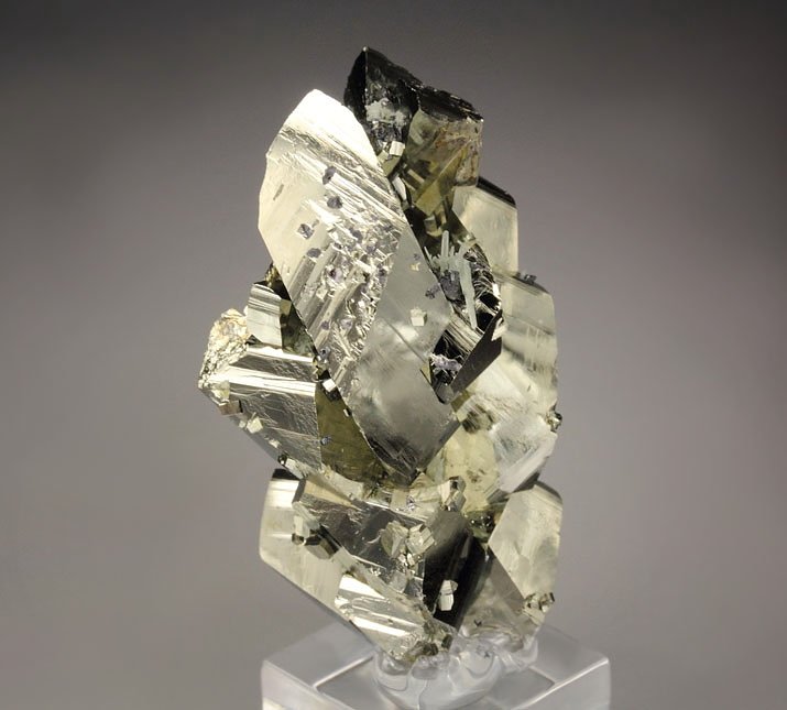 twinned PYRITE, QUARTZ