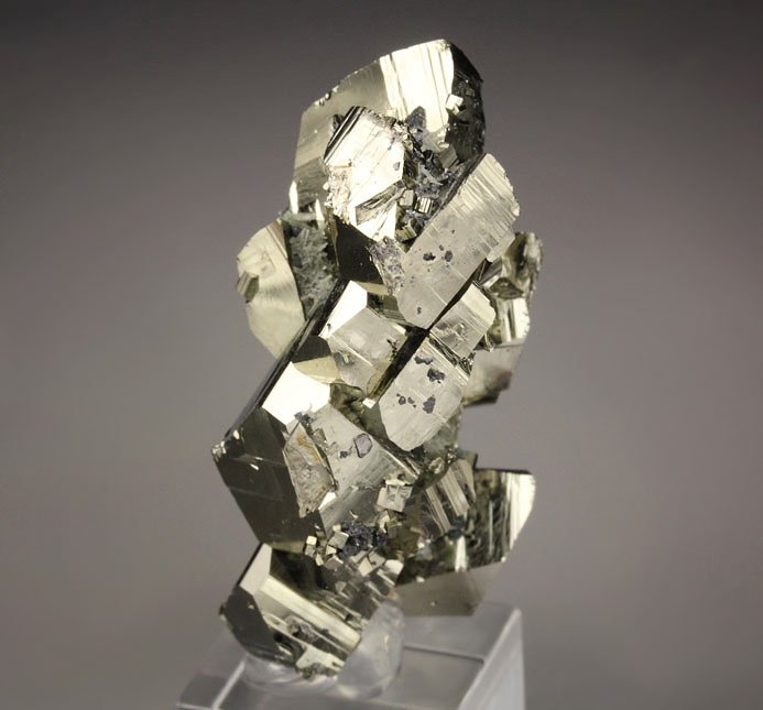 twinned PYRITE, QUARTZ