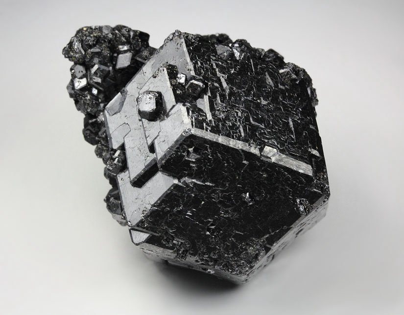 GARNET var. ANDRADITE var. MELANITE