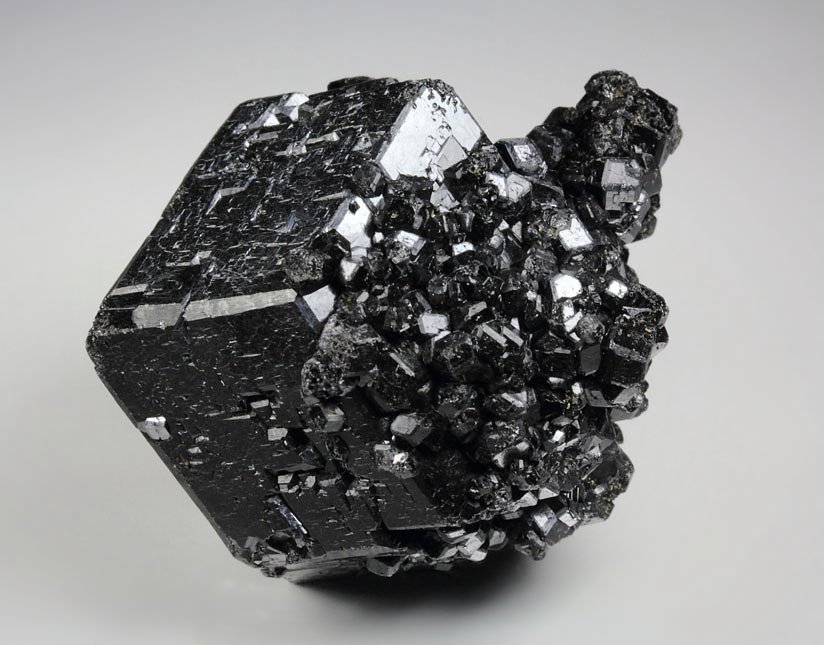 GARNET var. ANDRADITE var. MELANITE