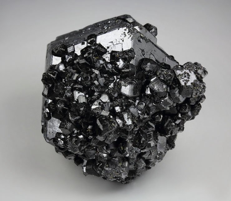 GARNET var. ANDRADITE var. MELANITE