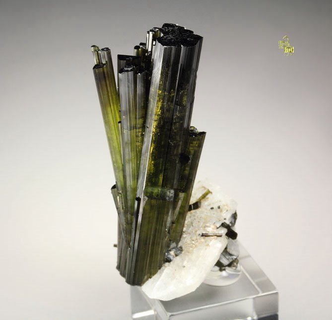 TOURMALINE var. ELBAITE, ALBITE var. CLEAVELANDITE