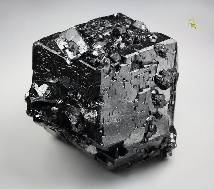 GARNET var. ANDRADITE var. MELANITE