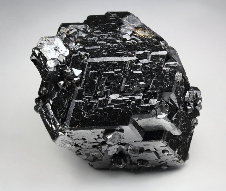 GARNET var. ANDRADITE var. MELANITE