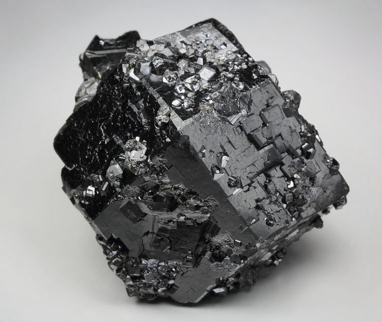 GARNET var. ANDRADITE var. MELANITE